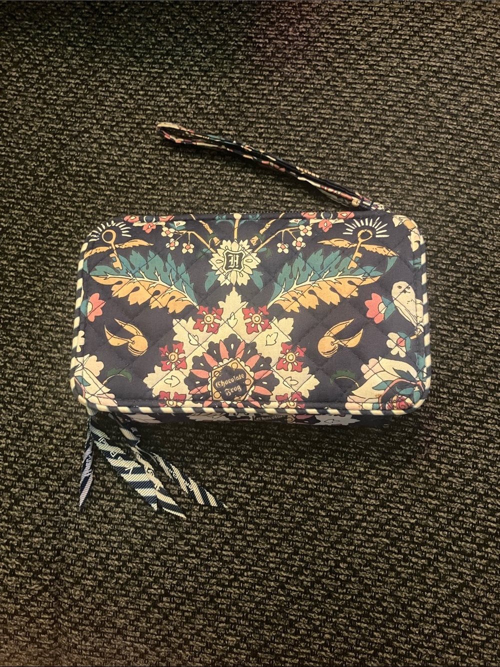 Vera Bradley x Harry Potter quilted cotton clutch/wallet home to Hogwarts